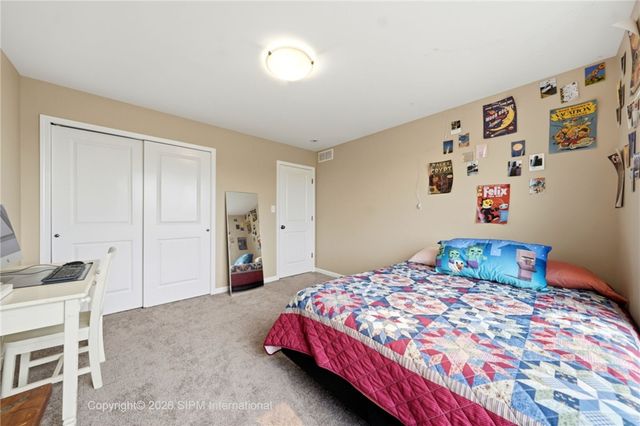 39 Chancellor Lane, West Seneca, NY 14224