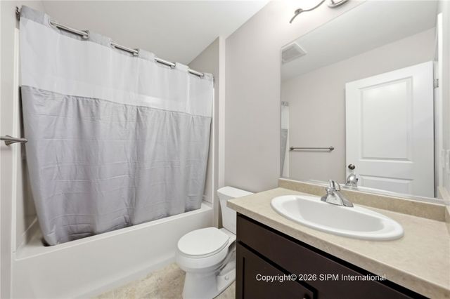 39 Chancellor Lane, West Seneca, NY 14224
