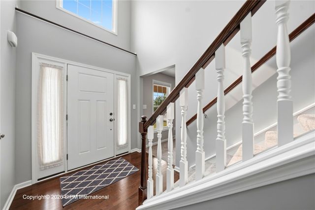 39 Chancellor Lane, West Seneca, NY 14224