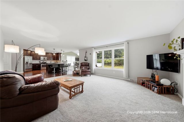 39 Chancellor Lane, West Seneca, NY 14224