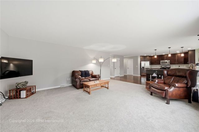 39 Chancellor Lane, West Seneca, NY 14224