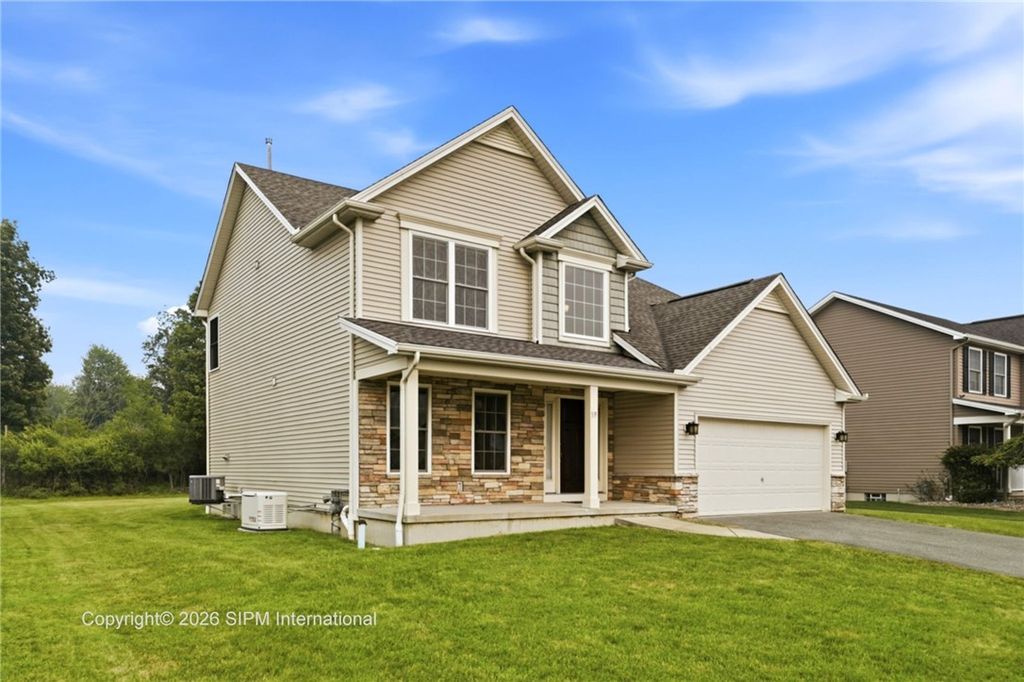39 Chancellor Lane, West Seneca, NY 14224