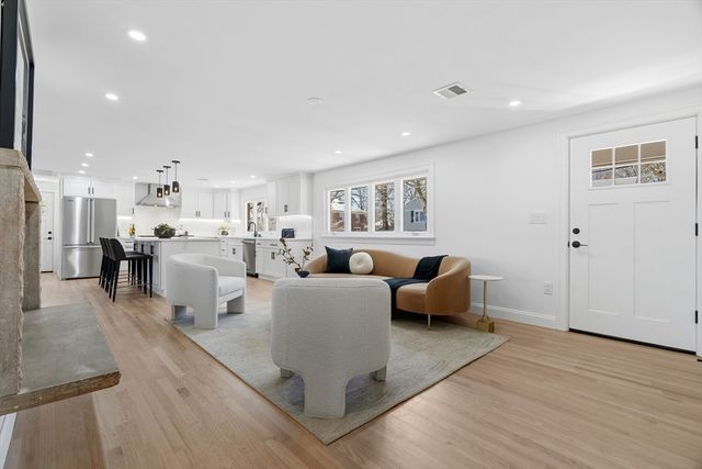171 Shaw Rd, Brookline, MA 02467