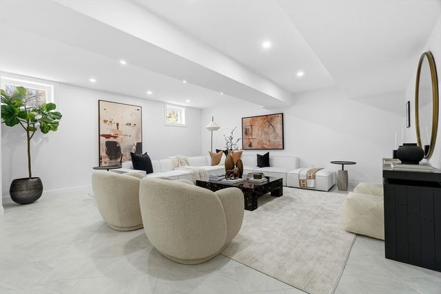 171 Shaw Rd, Brookline, MA 02467