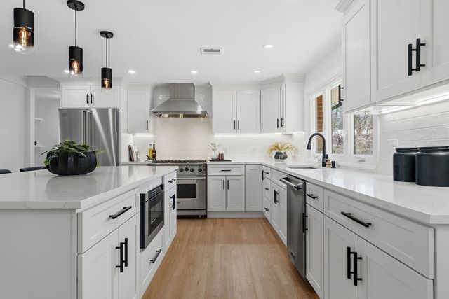 171 Shaw Rd, Brookline, MA 02467