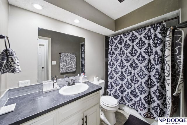 2049 Teakwood Drive, Fremont, NE 68025