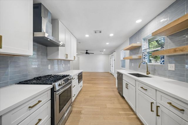 4725 Spellman Road, Houston, TX 77035