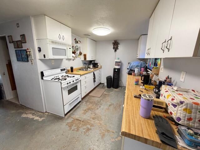 W8690 Lake ROAD, Delavan, WI 53115