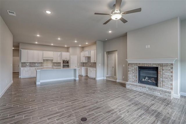 18430 W 195th Terrace, Spring Hill, KS 66083