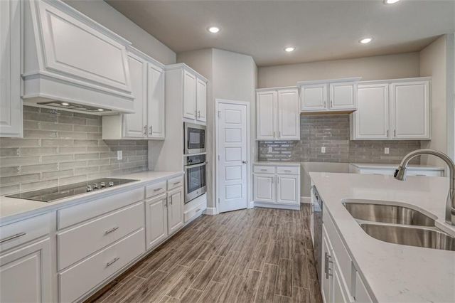 18430 W 195th Terrace, Spring Hill, KS 66083