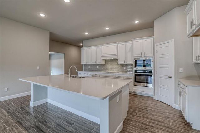 18430 W 195th Terrace, Spring Hill, KS 66083