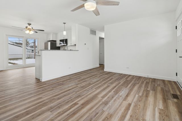 525 Everette Avenue, Romeoville, IL 60446