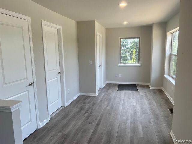 4100 Secluded Pines Dr, Sterling Heights, MI 48314