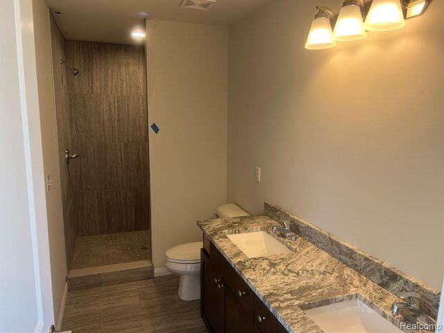 4100 Secluded Pines Dr, Sterling Heights, MI 48314