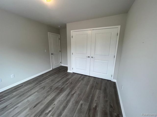 4100 Secluded Pines Dr, Sterling Heights, MI 48314