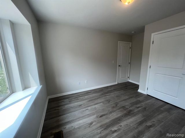 4100 Secluded Pines Dr, Sterling Heights, MI 48314
