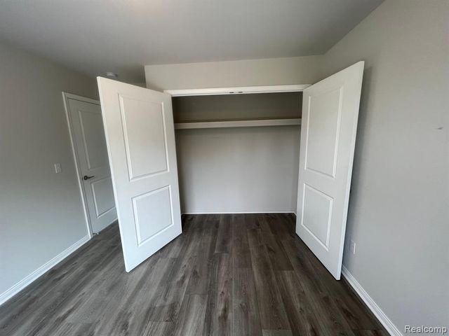 4100 Secluded Pines Dr, Sterling Heights, MI 48314