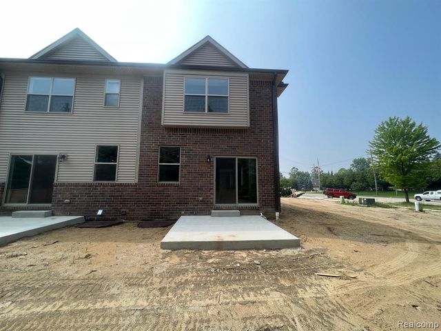 4100 Secluded Pines Dr, Sterling Heights, MI 48314