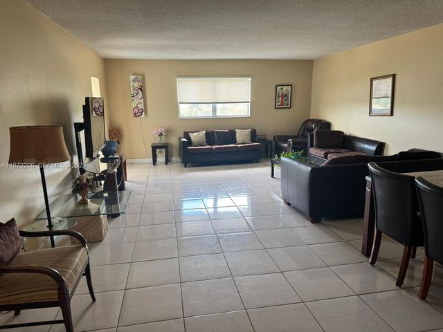2061 NW 47th Terrace 407, Lauderhill, FL 33313