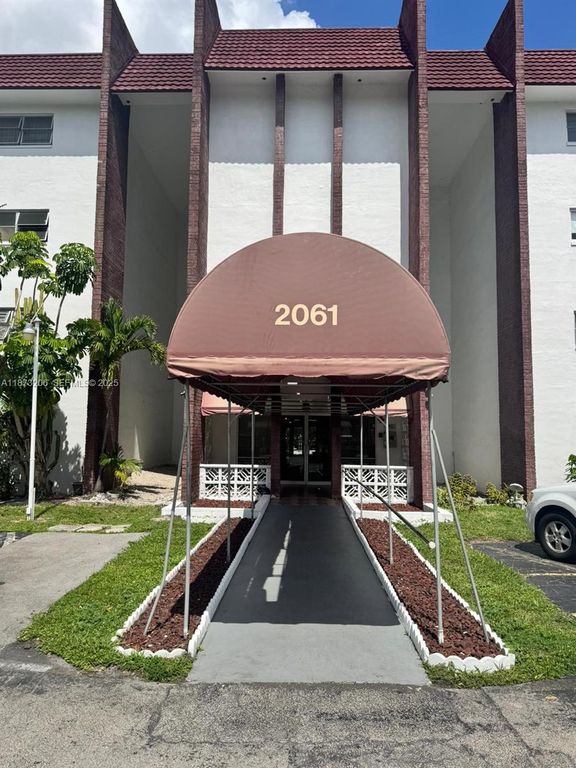 2061 NW 47th Terrace 407, Lauderhill, FL 33313
