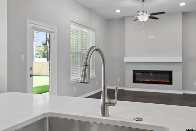 12117 Pinecrest Dr, Flint, TX 75762