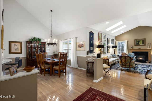 6 Robins Nest, Niskayuna, NY 12309