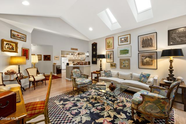 6 Robins Nest, Niskayuna, NY 12309