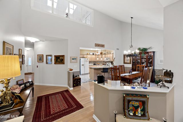 6 Robins Nest, Niskayuna, NY 12309