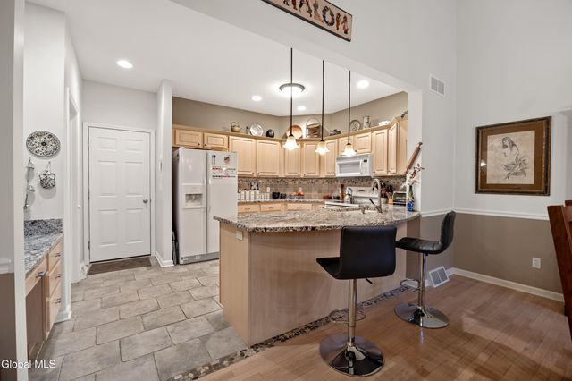 6 Robins Nest, Niskayuna, NY 12309