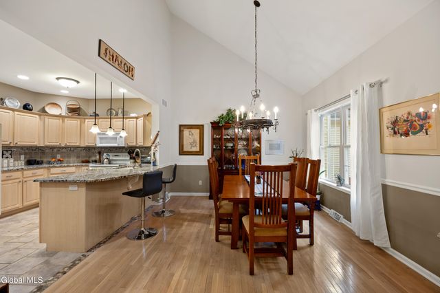 6 Robins Nest, Niskayuna, NY 12309