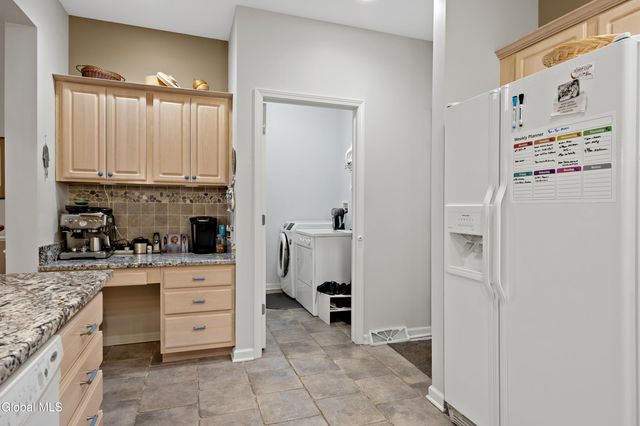 6 Robins Nest, Niskayuna, NY 12309