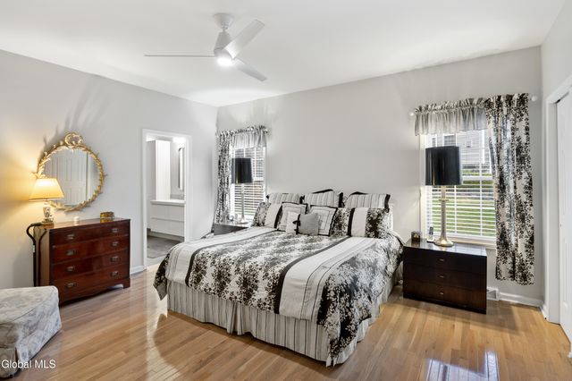 6 Robins Nest, Niskayuna, NY 12309