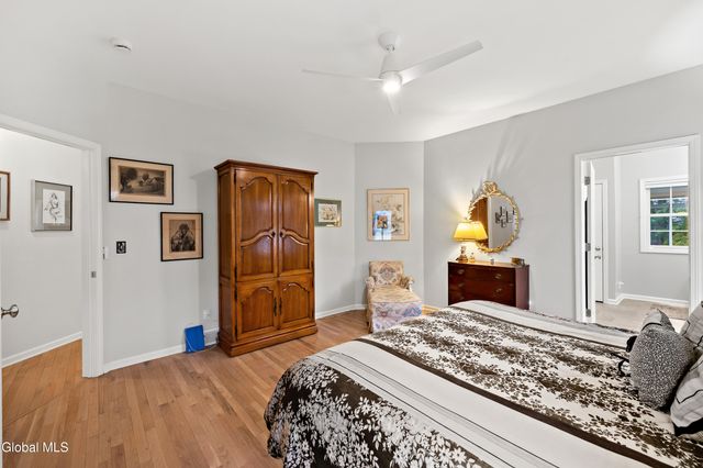 6 Robins Nest, Niskayuna, NY 12309