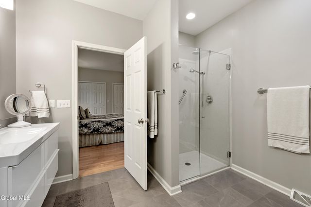 6 Robins Nest, Niskayuna, NY 12309