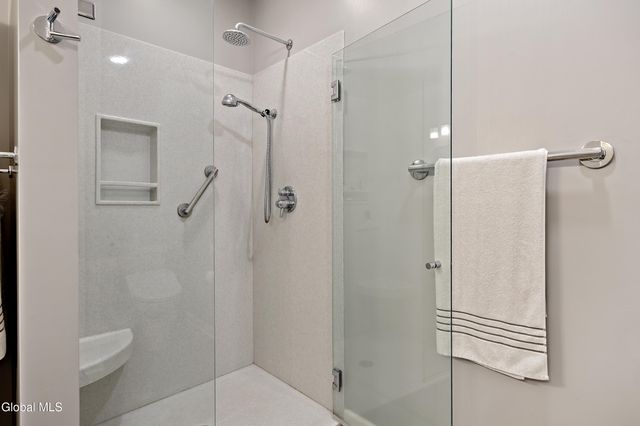 6 Robins Nest, Niskayuna, NY 12309