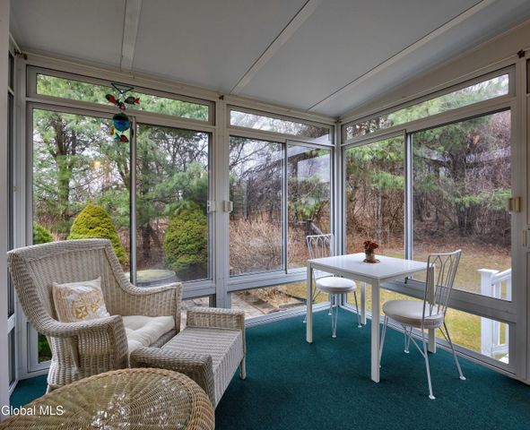 6 Robins Nest, Niskayuna, NY 12309