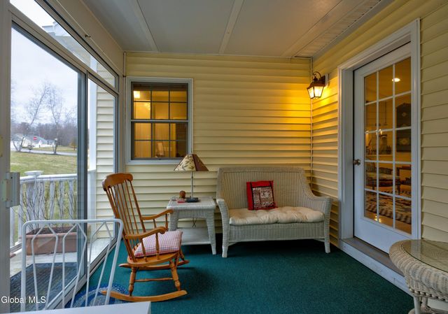 6 Robins Nest, Niskayuna, NY 12309