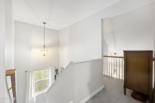 6 Robins Nest, Niskayuna, NY 12309