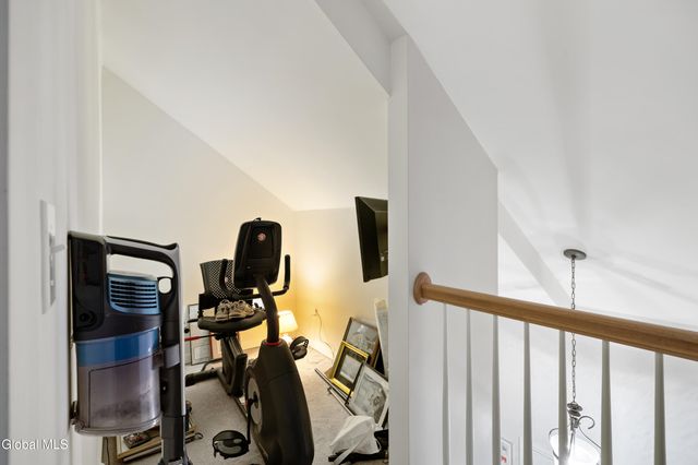 6 Robins Nest, Niskayuna, NY 12309