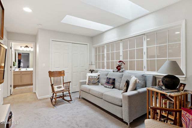 6 Robins Nest, Niskayuna, NY 12309