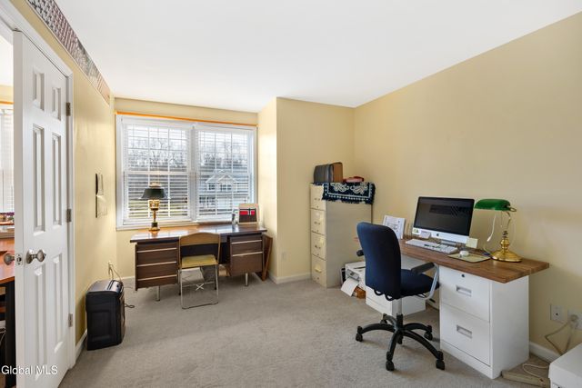 6 Robins Nest, Niskayuna, NY 12309