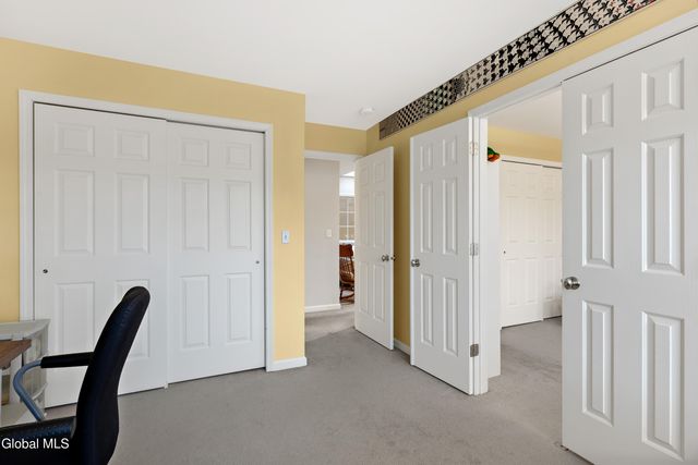 6 Robins Nest, Niskayuna, NY 12309