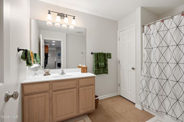 6 Robins Nest, Niskayuna, NY 12309