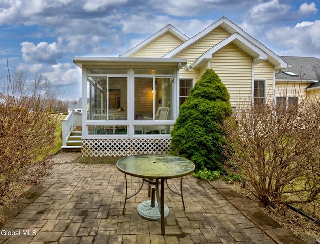 6 Robins Nest, Niskayuna, NY 12309