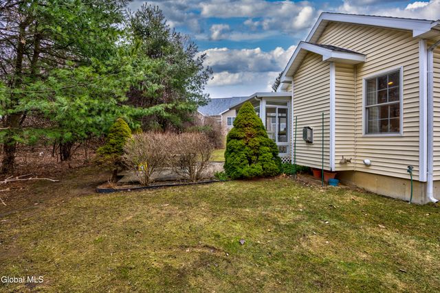 6 Robins Nest, Niskayuna, NY 12309