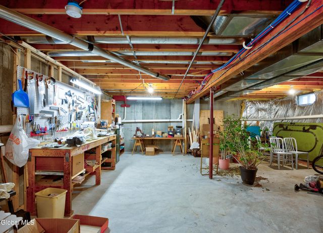 6 Robins Nest, Niskayuna, NY 12309