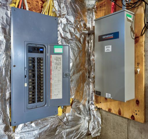 6 Robins Nest, Niskayuna, NY 12309