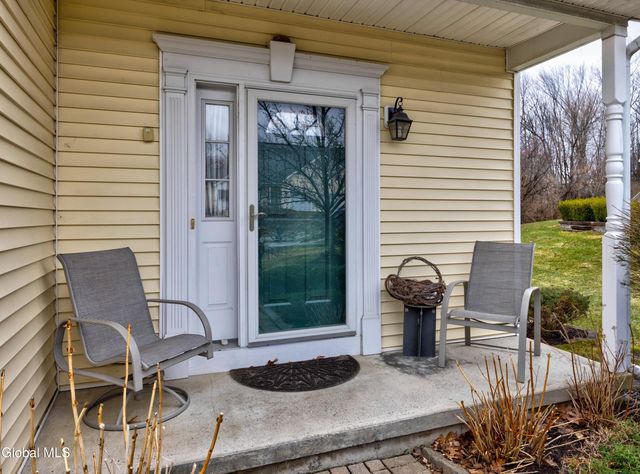 6 Robins Nest, Niskayuna, NY 12309