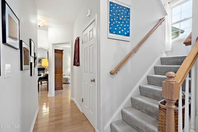 6 Robins Nest, Niskayuna, NY 12309