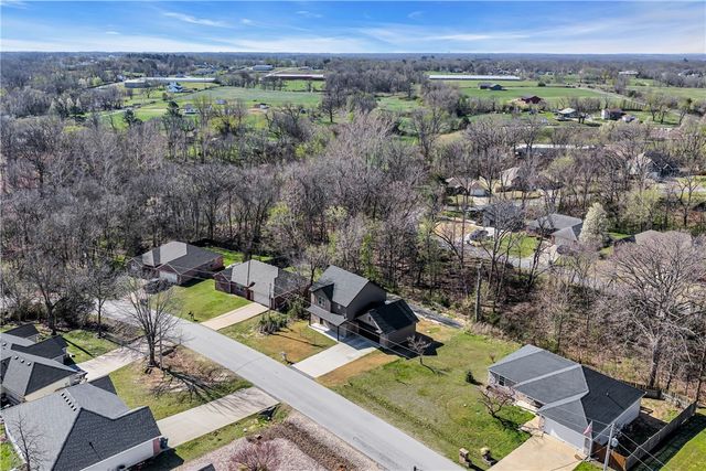 11 Hillswick Drive, Bella Vista, AR 72715